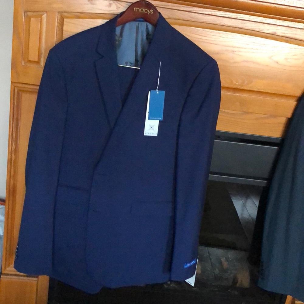 Brand new Vince camuto slim fit men suit!!